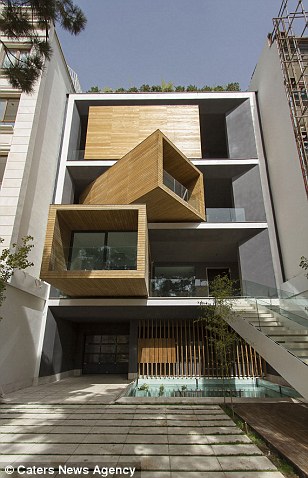 Αυτό το διαμέρισμα με το πάτημα ενός κουμπιού, αλλάζει θέση στα δωμάτια Αυτό το διαμέρισμα με το πάτημα ενός κουμπιού, αλλάζει θέση στα δωμάτια