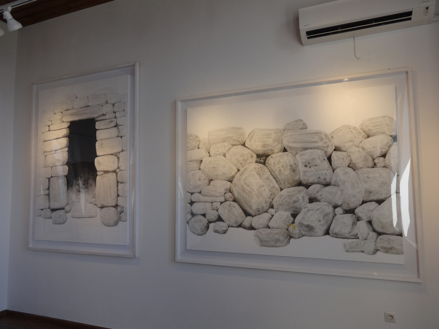 Το μουσείο φιλοξενεί δημιουργίες του καλλιτέχνη Σωτήρη Σορόγκα, ο οποίος κατάγεται από την περιοχή