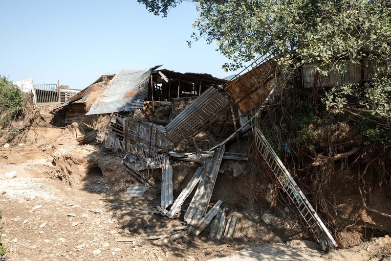 Ζημίες υπέστησαν και αποθήκες στην περιοχή