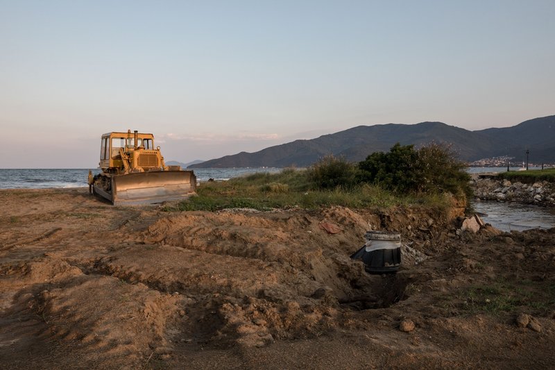 Η κατεστραμμένη παραλία των Βρασνών