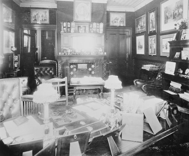 Το γραφείο του Δούκα, τότε, του York, Γεωργίου στο York Cottage /Οκτώβριος του 1897