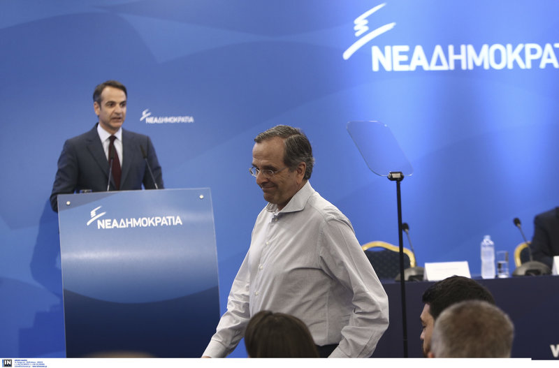 Ο πρώην πρωθυπουργός Αντώνης Σαμαράς προσέρχεται στη συνεδρίαση -Φωτογραφίες: Intimenews/Παναγιώτης Τζάμαρος