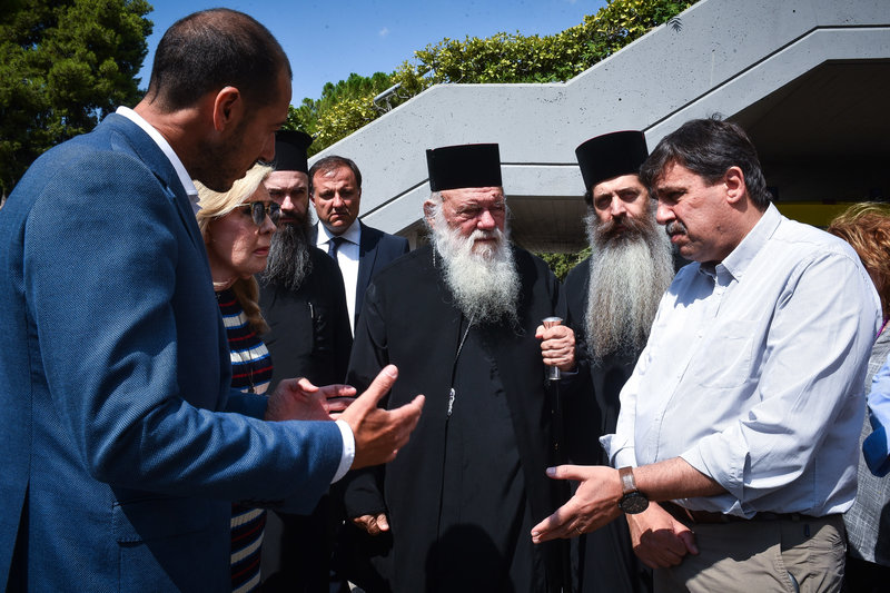 Ο υπ. Υγείας Α. Ξανθός ενημερώνει τον Αρχιεπίσκοπο και την Μαριάννα Βαρδινογιάννη