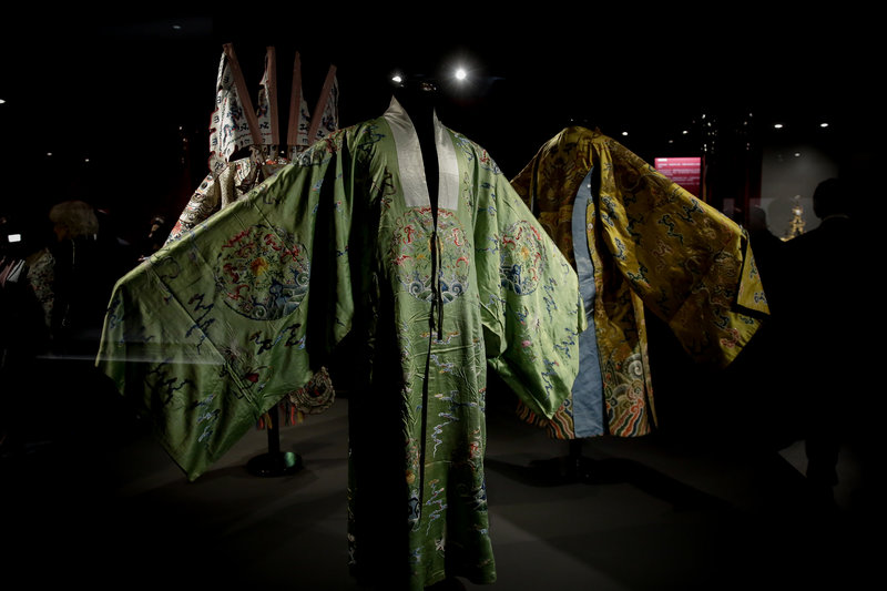 Θεατρικά κοστούμια από τις ιδιωτικές παραστάσεις που οργανώνονταν στο Παλάτι του Πολλαπλού Μεγαλείου Δυναστεία Qing, Βασιλεία Qianlong (1735 – 1796)