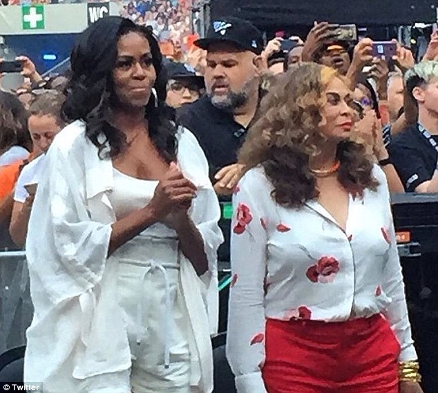 Με την Τίνα Νόουλς