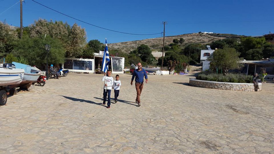 Στο ακριτικό νησί Αρκοί έγινε παρέλαση με μόλις δύο μαθητές [εικόνες] - FNews | FNews