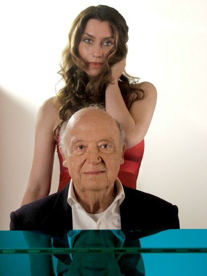 O Μίμης Πλέσσας συμπράττει με τη Klaudia Delmer