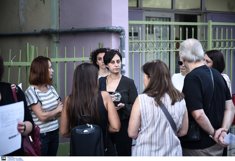 Ο ανεμιστήρας έπεσε στο κέντρο της αίθουσας