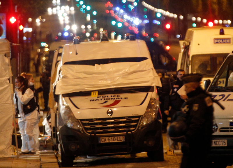 Τρόμος στο Παρίσι: Τζιχαντιστής γάζωσε αστυνομικούς - Ενας νεκρός