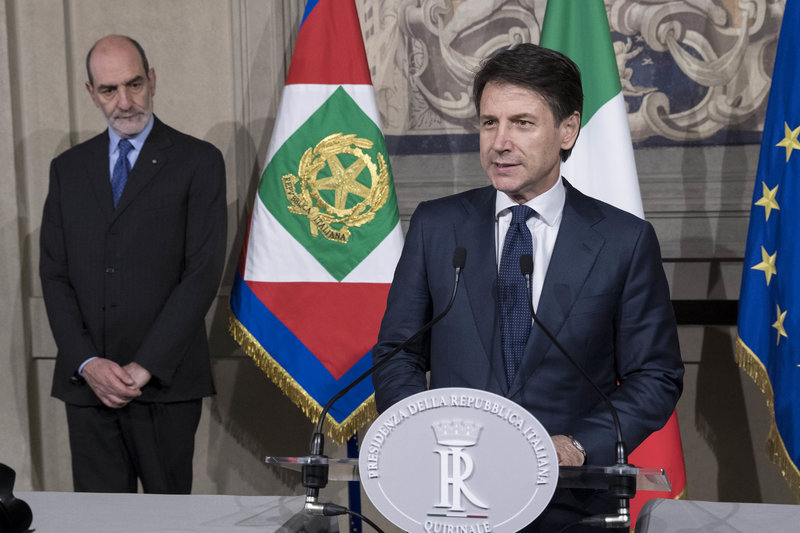 Ο Τζουζέπε Κόντε παρουσιάζει τη λίστα των υπουργών της νέας κυβέρνησης (Francesco Ammendola/Italian Presidency via AP)