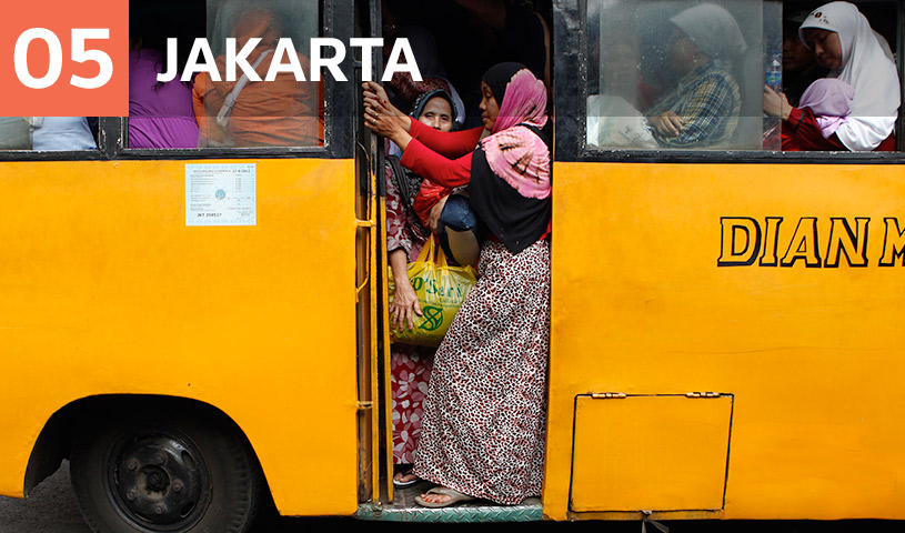 Αυτές είναι οι πιο επικίνδυνες πόλεις για γυναίκες: Φοβούνται να μπουν στα μέσα μεταφοράς  | iefimerida.gr 4