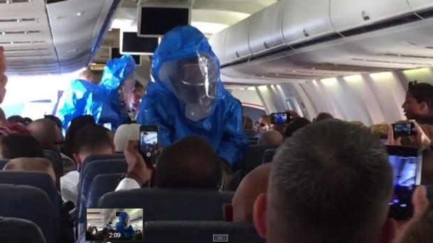 Πανδαιμόνιο σε πτήση: Επιβάτης κάνει πλάκα φωνάζοντας «έχω έμπολα, έχω έμπολα» -Η αντίδραση της αεροσυνοδού [βίντεο] | iefimerida.gr 3