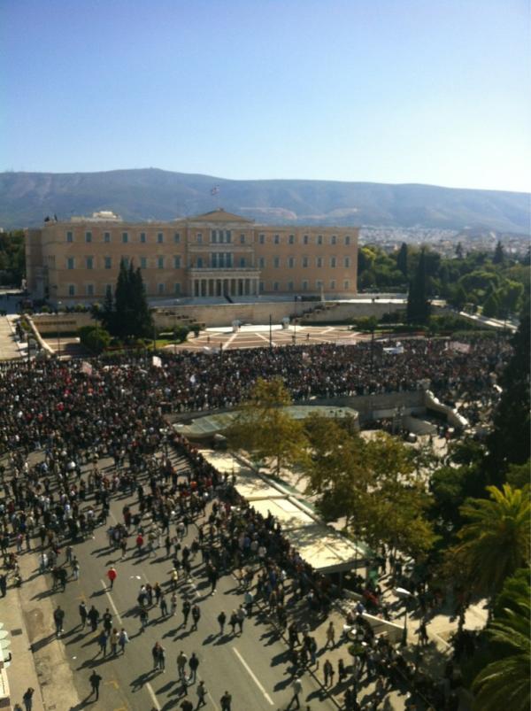 Χιλιάδες κόσμου έχουν κατακλύσει την Αθήνα [εικόνες] | iefimerida.gr 10