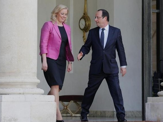 Ολες οι «παραλίγο» χειραψίες του Ολάντ: Οταν ο Γάλλος Πρόεδρος έμενε με το χέρι στον αέρα [εικόνες] | iefimerida.gr 6