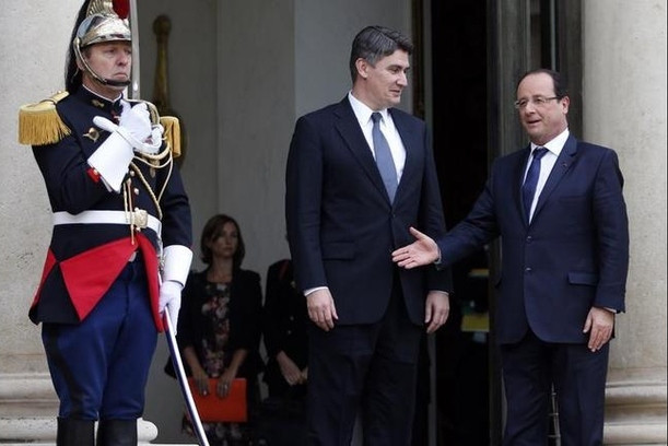 Ολες οι «παραλίγο» χειραψίες του Ολάντ: Οταν ο Γάλλος Πρόεδρος έμενε με το χέρι στον αέρα [εικόνες] | iefimerida.gr 5