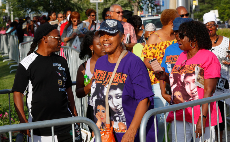 Ουρές σχημάτισαν οι θαυμαστές της για να αποτίσουν φόρο τιμής στη βασίλισσα της σόουλ