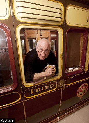 [Εικόνα: article-0-1310a70a000005dc-365_306x423.jpg]