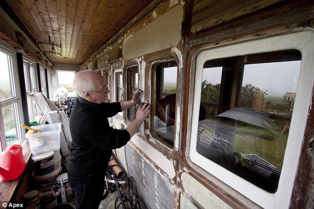 [Εικόνα: article-0-1310a729000005dc-659_634x421.jpg]