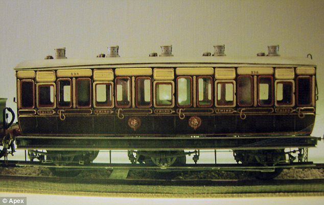 [Εικόνα: article-0-1310a770000005dc-71_634x402.jpg]