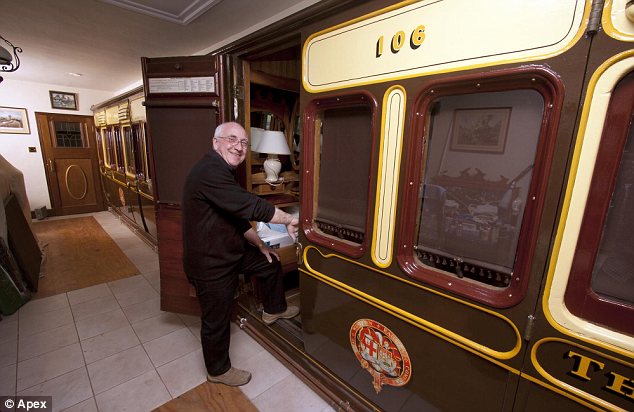 [Εικόνα: article-2143802-1310a6c1000005dc-194_634x412.jpg]