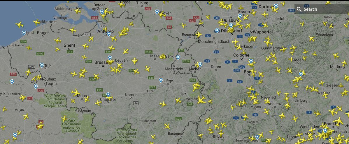 Οπως φαίνεται από την ιστοσελίδα flightradar24.com ο εναέριος χώρος του Βελγίου αδειάζει και τα αεροσκάφη ανακατευθύνονται σε κοντινά αεροδρόμια
