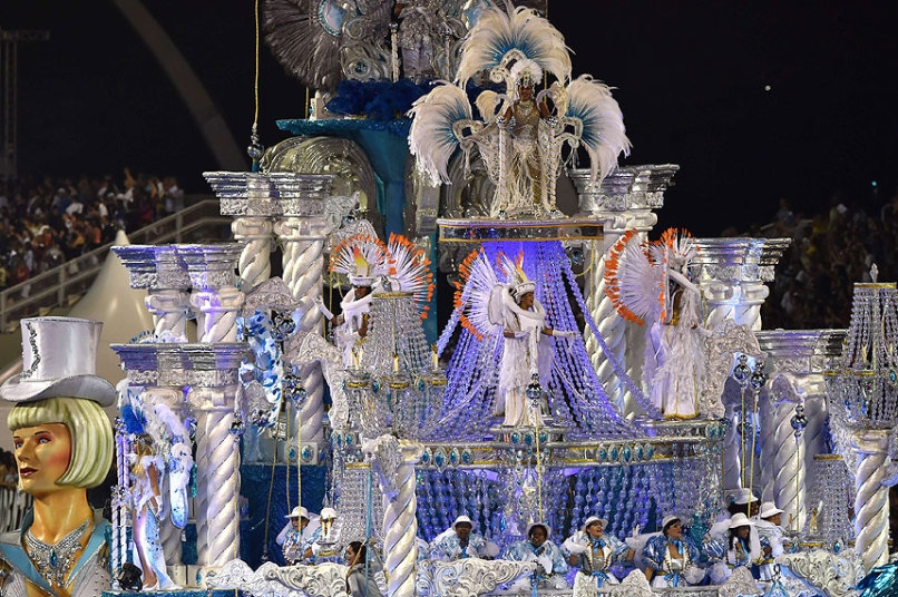 Οι Βραζιλιάνοι ξεσαλώνουν-Το καρναβάλι του Ρίο μέσα από 35 