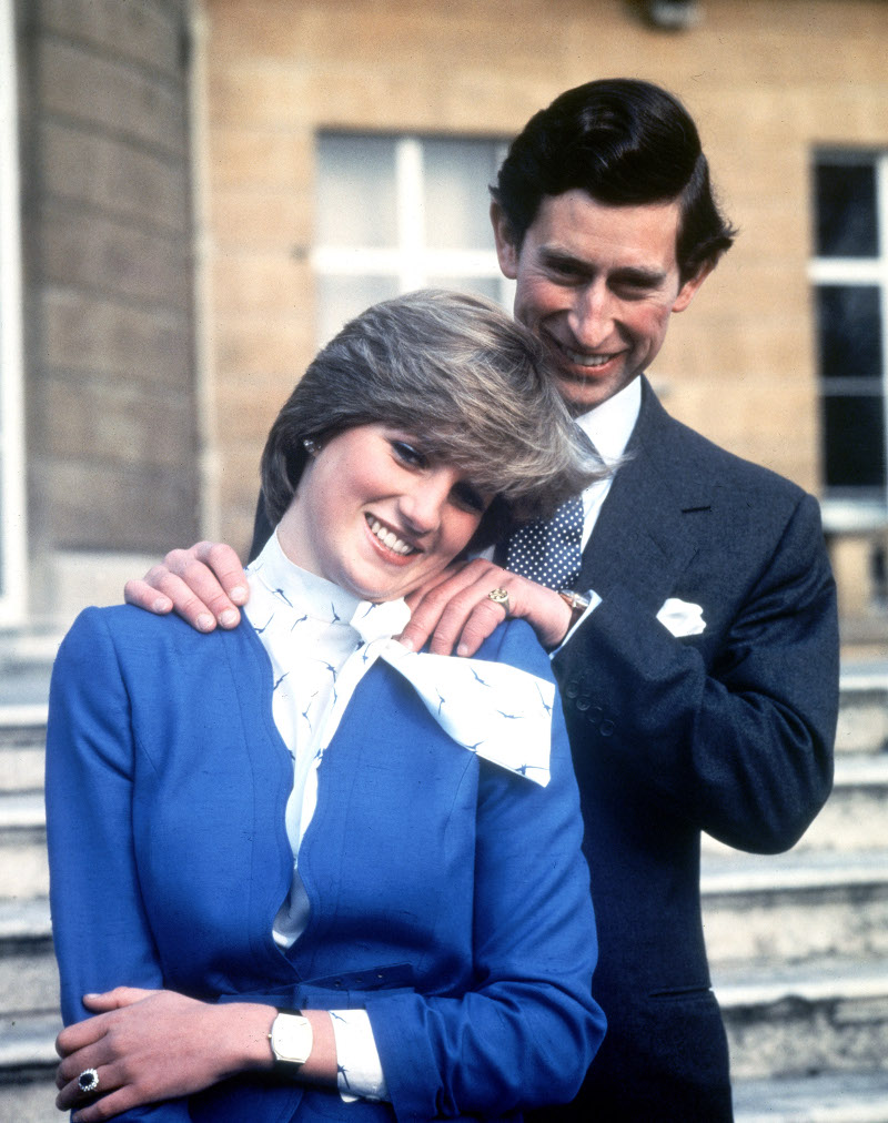 Η φωτογραφία του αρραβώνα της πριγκίπισσας Νταϊάνας με τον πρίγκιπα Κάρολο