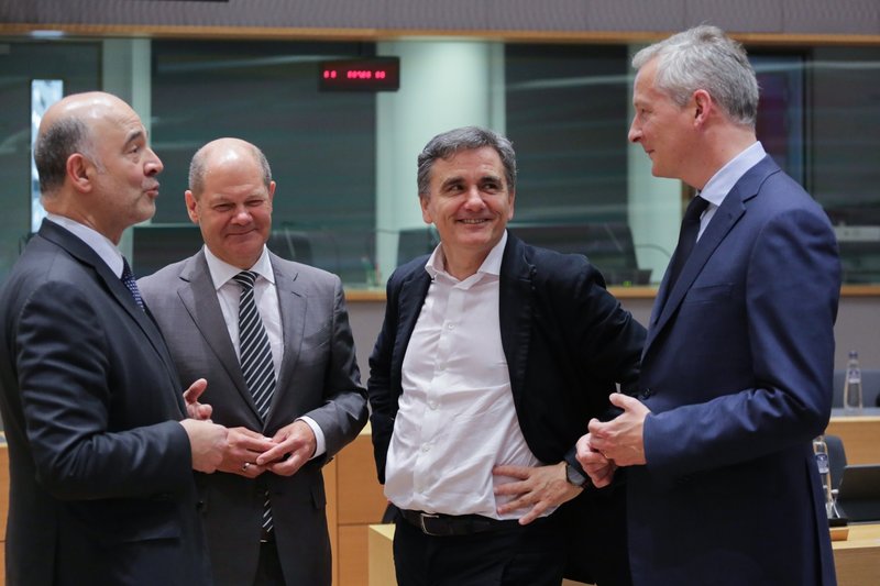 Χαμογελαστό «πηγαδάκι» Τσακαλώτου με Μοσκοβισί, Λεμέρ