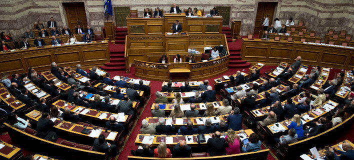 Στη βουλή το νομοσχέδιο Παππά -Πυρ ομαδόν από τα κόμματα για προσπάθεια ελέγχου διαφήμισης και ΜΜΕ