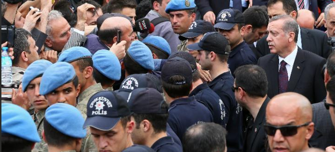 Στις φλόγες η Τουρκία: Οργή κατά Ερντογάν μετά τους 238 νεκρούς στος ορυχείο