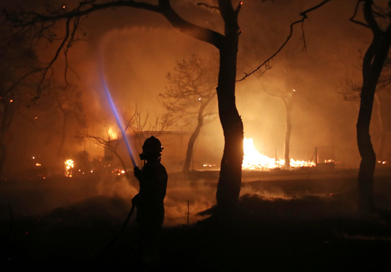 « Όλα τα δέντρα καίγονταν μέσα σε δευτερόλεπτα» λέει η μητέρα της Ντέγκε