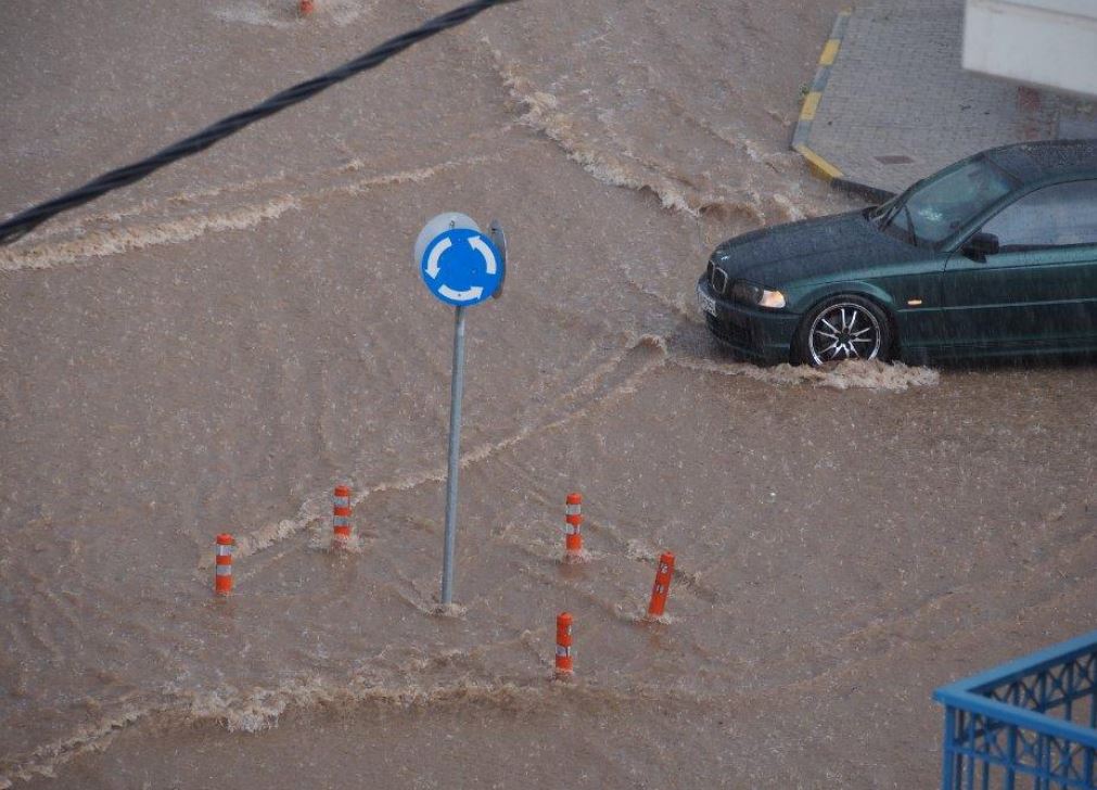 fotografiesmakrigianni «Πνίγηκε» η Κοζάνη: Δρόμοι μετατράπηκαν σε ποτάμια   Αυτοκίνητα παρασύρθηκαν  Υπόγεια πλημμύρισαν   βίντεο & εικόνες