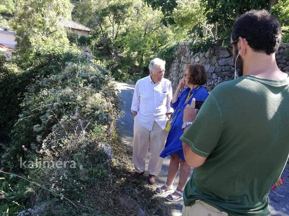 Εκανε βόλτα στο χωριό και επισκέφτηκε και το σχολείο του 