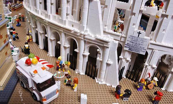 Xρησιμοποίησε 200.000 τουβλάκια Lego για να φτιάξει το Κολοσσαίο [εικόνες]