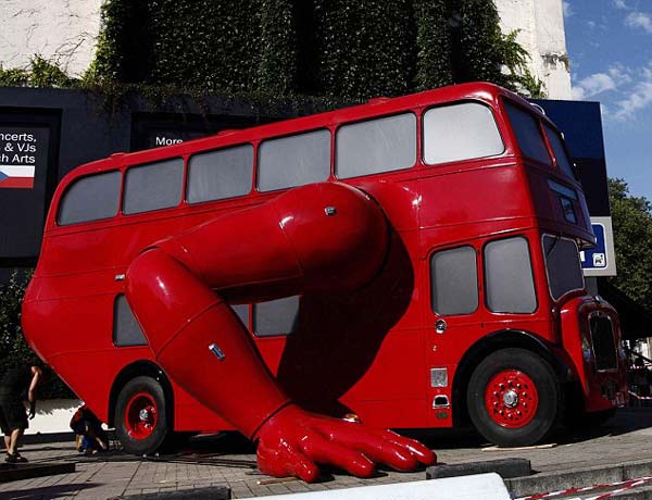 Λονδρέζικο λεωφορείο που κάνει... πους-απς υποδέχεται τους Ολυμπιακούς [εικόνες]