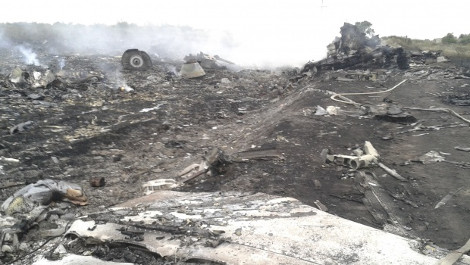 Σοκ από την κατάρριψη Boeing της Malaysia στην Ουκρανία: Και οι 295 επιβαίνοντες νεκροί