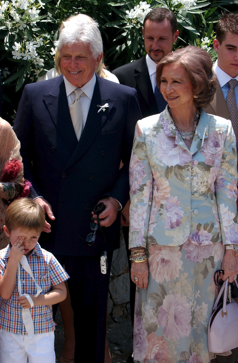 Ο πατέρας της Μαρί Σαντάλ, Ρόμπερ Μίλερ με την πρώην βασίλισσα της Ισπανίας. 