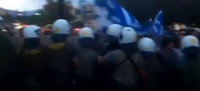 Χρυσαυγίτες και μέλη θρησκευτικών διαμαρτύρονται για το Corpus Christi