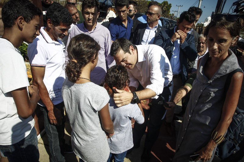 Παιδιά έσπευσαν να χαιρετήσουν τον Αλέξη Τσίπρα- φωτογραφία eurokinissi