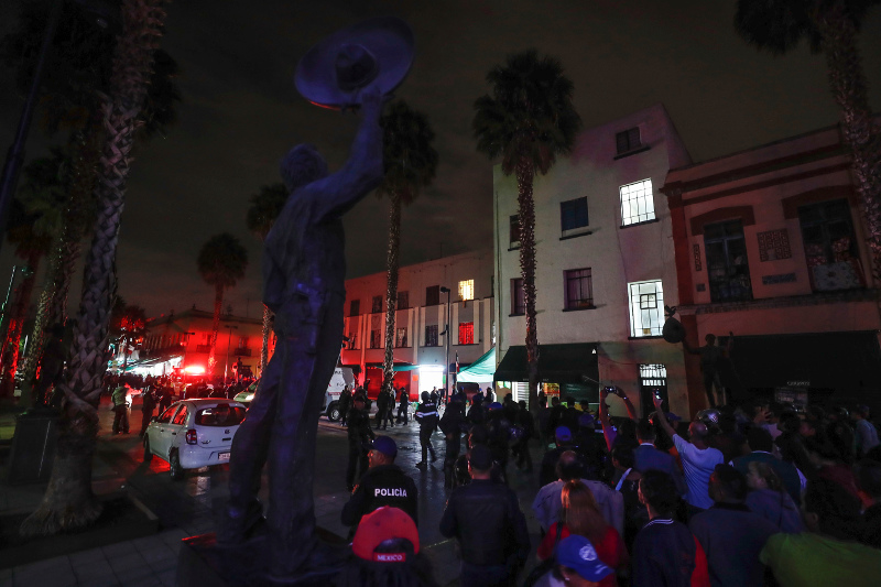 Î ÎºÏÏÎ¼Î¿Ï Î¿ÏÏÎ»Î¹Î±Î¶Îµ ÎºÎ±Î¹ Î­ÏÏÎµÏÎµ Î¼ÏÎ»Î¹Ï Î¬ÎºÎ¿ÏÏÎµ ÏÎ¿ÏÏ ÏÏÏÎ¿Î²Î¿Î»Î¹ÏÎ¼Î¿ÏÏ