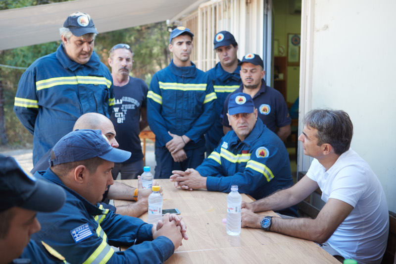 Επίσκεψη Μητσοτάκη στο πυροφυλάκιο του Βύρωνα- φωτογραφία intimenews