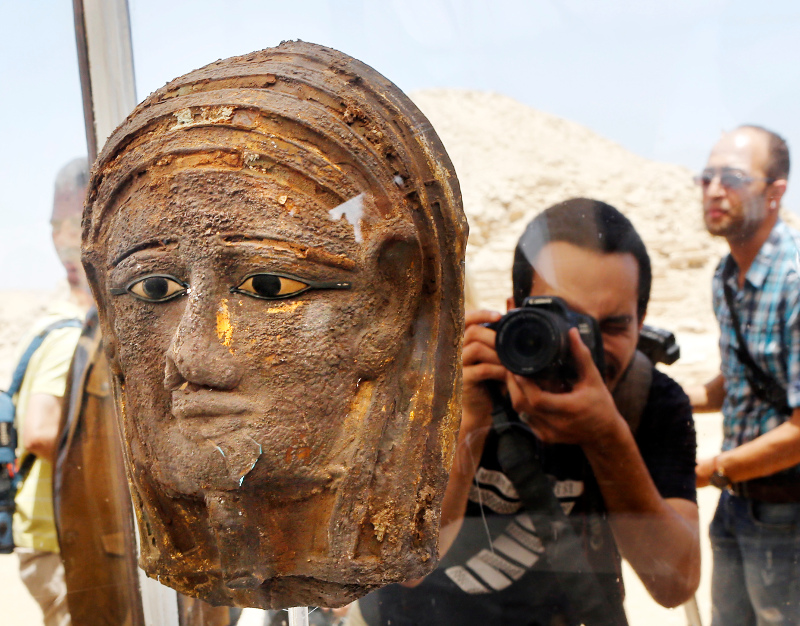 Η ασημένια επιχρυσωμένη μάσκα που βρέθηκε στην ανασκαφή