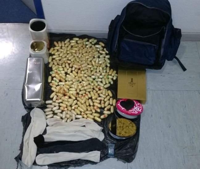 Συνελήφθη Βραζιλιάνος με 6 κιλά κοκαΐνης στο Ελ. Βενιζέλος - Τα έφερε στην Ελλάδα σε σακίδιο πλάτης [εικόνες]