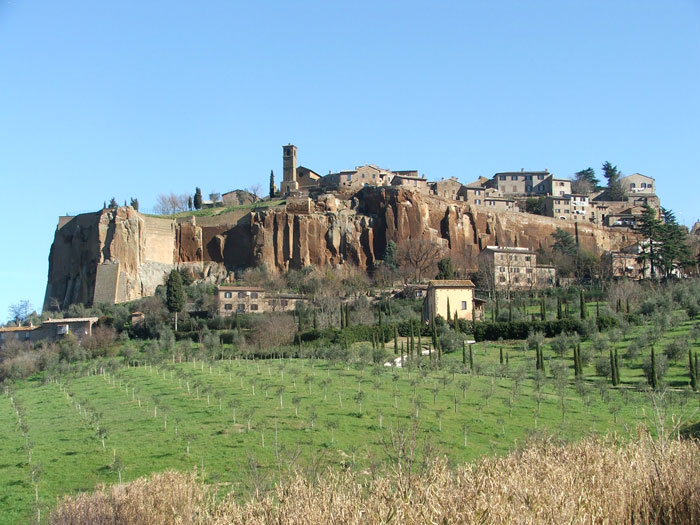 diaforetiko.gr : orvieto land Υπάρχει μια μαγική πόλη που οι κάτοικοι κάνουν τα πάντα πολύ αργά  Ακολουθούν το κίνημα Cittaslow