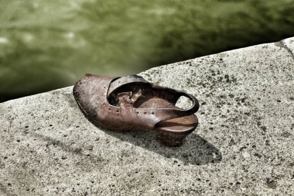 Τα παπούτσια του Δούναβη – Το πιο συγκινητικό μνημείο στην μνήμη όσων έχασαν τη ζωή τους από τους Ναζί [εικόνες] 