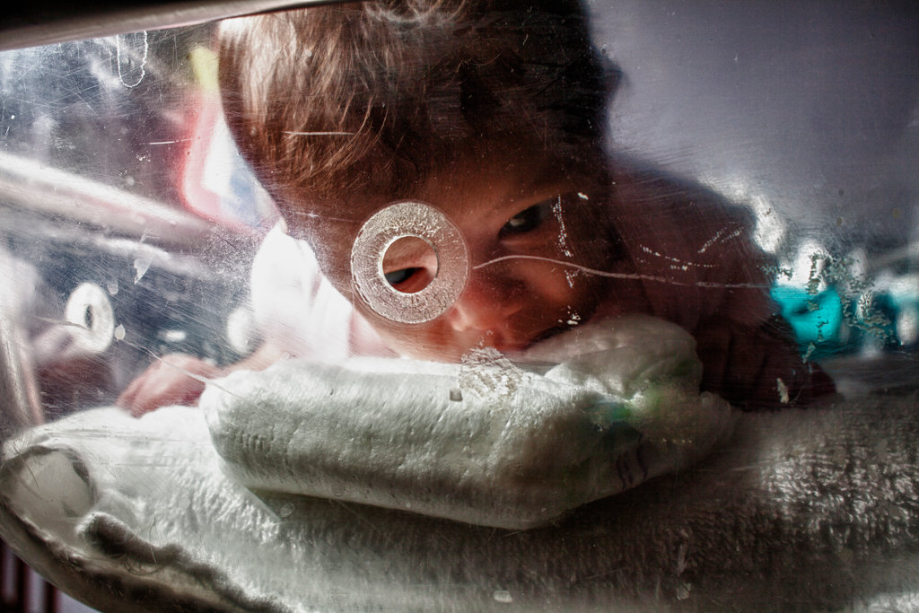 Eγκαταλείπουν τα παιδιά στην Ελλάδα της κρίσης -Συγκλονιστικές φωτογραφίες στους New York Times