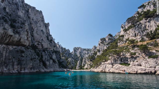 Δέκα παραλίες στο χείλος του γκρεμού: Εντυπωσιακά και απόκρημνα καλοκαιρινά τοπία Calanque d'En Vau