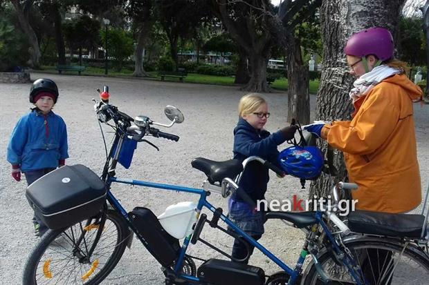 Οικογένεια από τη Φινλανδία έφτασε με ποδήλατο στα Χανιά -Με παιδιά 3, 6 και 8 ετών! (εικόνες)