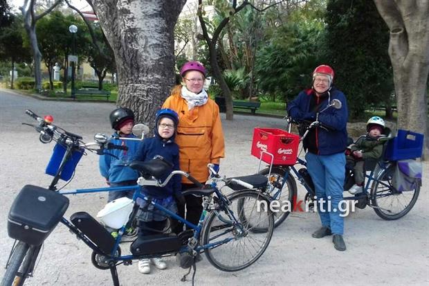 Οικογένεια από τη Φινλανδία έφτασε με ποδήλατο στα Χανιά -Με παιδιά 3, 6 και 8 ετών! (εικόνες)