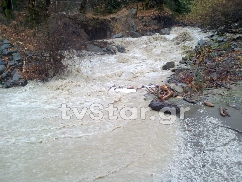 Φούσκωσαν τα ποτάμια από την νεροποντή στην Φθιώτιδα [φωτό]